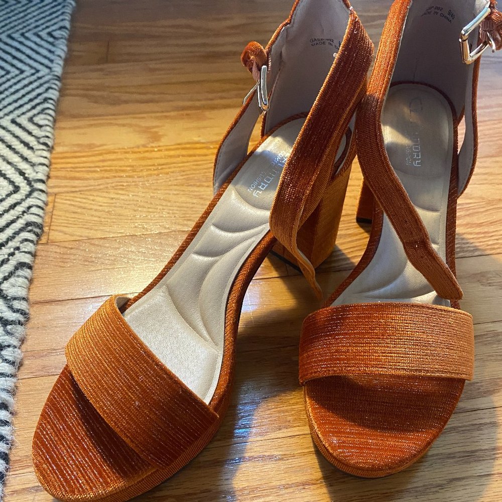 Chinese Laundry Orange Gold Heels